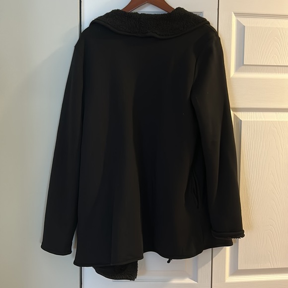 Gap maternity black reversible Sherpa lined sweater in Medium - Picture 3 of 3